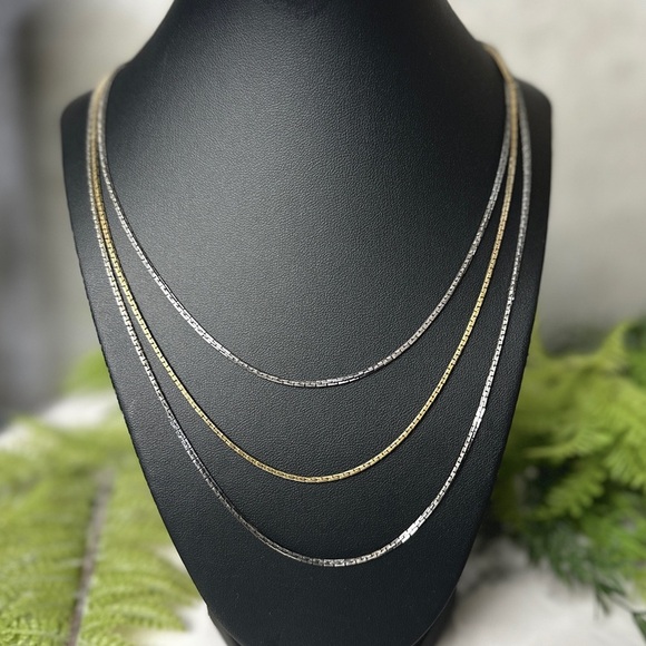 Vintage Jewelry - Vintage Act 11 , Triple layering necklace